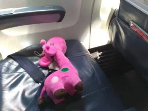 Bawa Mainan agar Anak Anteng di Dalam Pesawat