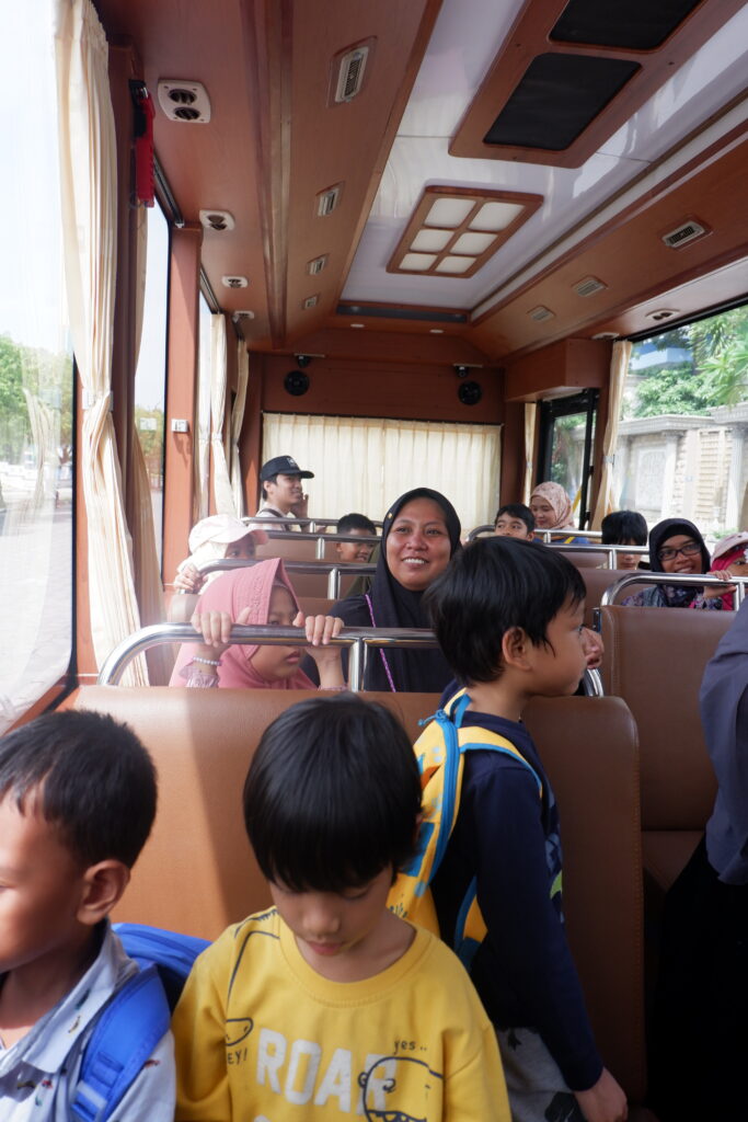 Naik Bus SSCT