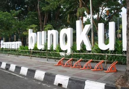 Pesona Taman Bungkul di Surabaya