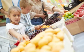 Tips Mencegah Anak Tantrum di Minimarket