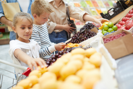 Tips Mencegah Anak Tantrum di Minimarket
